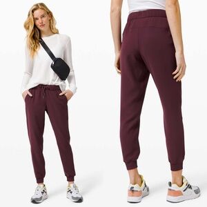 NWT! Lululemon On The Fly Joggers 28” Woven Cassis Maroon Size 4